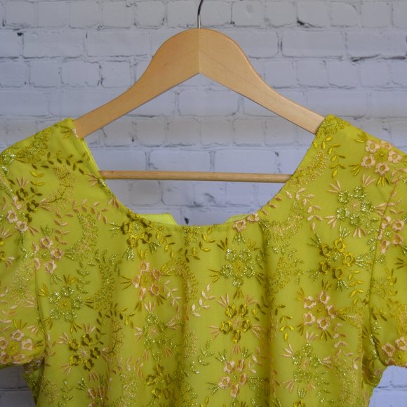 Retro Tunic Dress with Floral Stitching - Picture 3 of 4